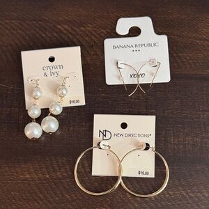 Crown & Ivy Gold Pearl Dangle Earrings